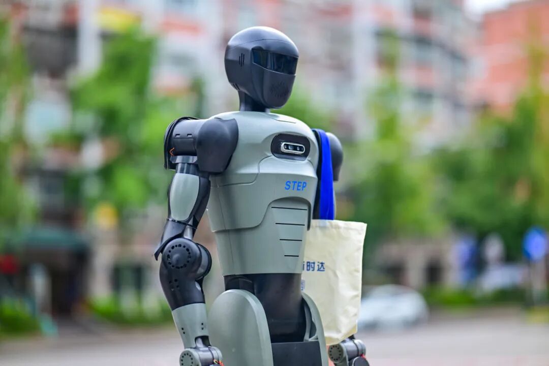 AI在海尔 | 新时达具身机器人“实习生”新达，正式上岗！